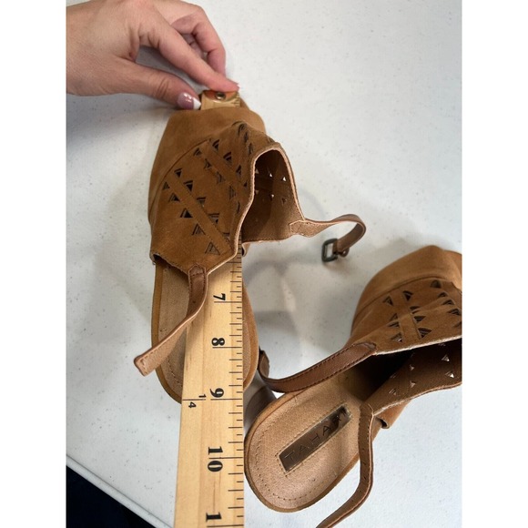 Tahari Marvel Sandals Size 23m Maple Brown Block Heel Suede Cutout Sling Back - Picture 12 of 14
